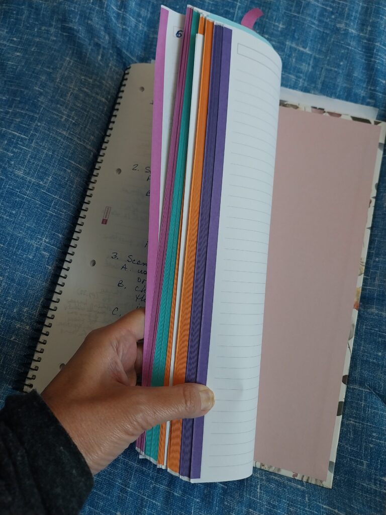 Photo showing the four colored sections of the Miquelrius notebook used as a revision journal (fuchsia, light green, orange and purple)